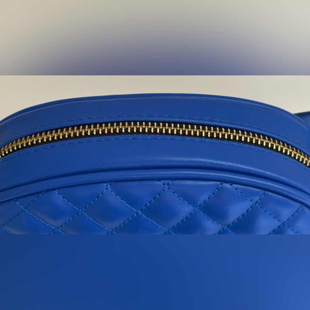 NWOT Royal Blue Quilted Women's Belt Bag with Gold Buckle. - Picture 5 of 9